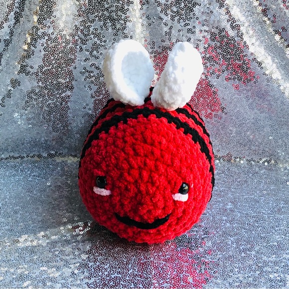 Handmade Plushie Bumblebee - Picture 10 of 15